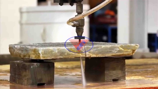 Máy cắt kim loại tấm CNC