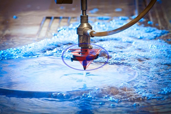 công nghệ cắt bằng tia nước CNC