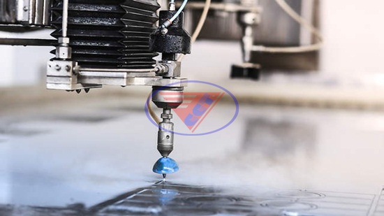 So sánh ưu và nhược điểm của máy cắt laser và máy cắt tia nước